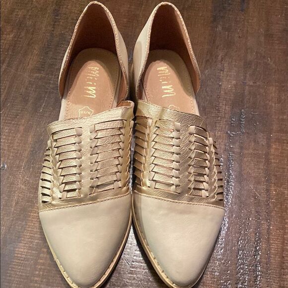 Mi.iM Gold and Cream Flats with Metallic Detailing size 6 - Picture 1 of 9